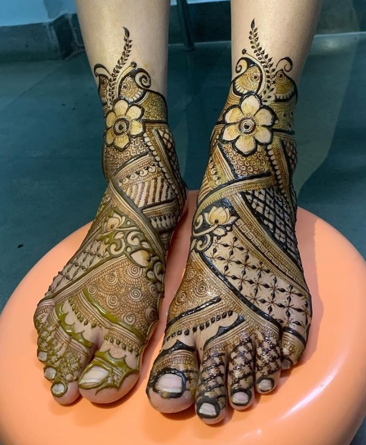 Royal peacock pattern bridal mehndi lucknow